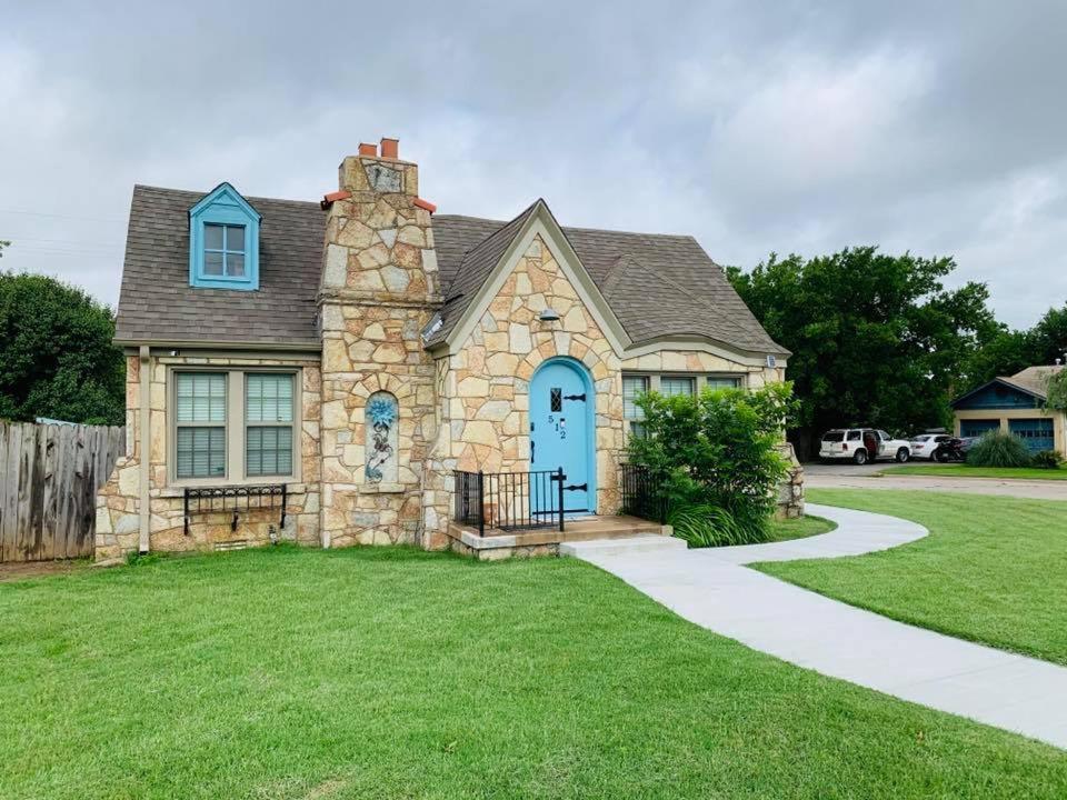 1 Mile To Fort Sill! The Carolebelle Cottage Sleeps 8 With Hottub,Grills,Firepit Lawton Ngoại thất bức ảnh