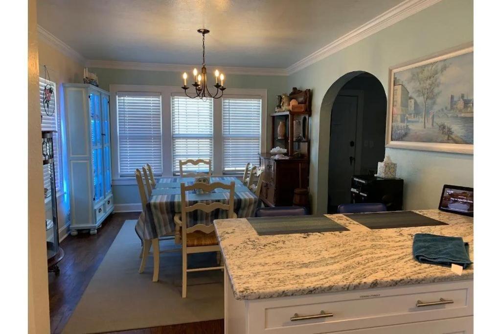 1 Mile To Fort Sill! The Carolebelle Cottage Sleeps 8 With Hottub,Grills,Firepit Lawton Ngoại thất bức ảnh