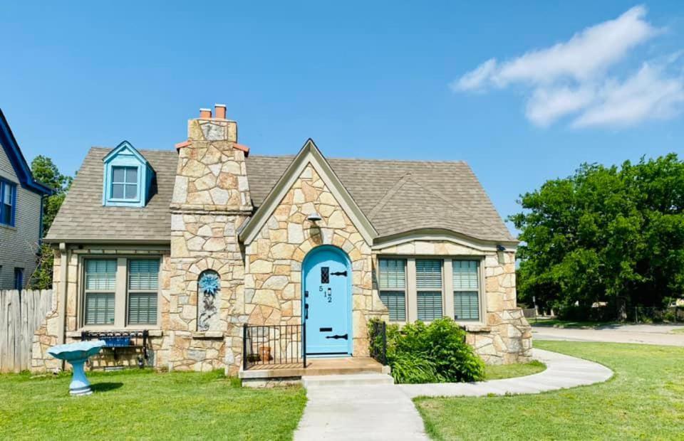 1 Mile To Fort Sill! The Carolebelle Cottage Sleeps 8 With Hottub,Grills,Firepit Lawton Ngoại thất bức ảnh